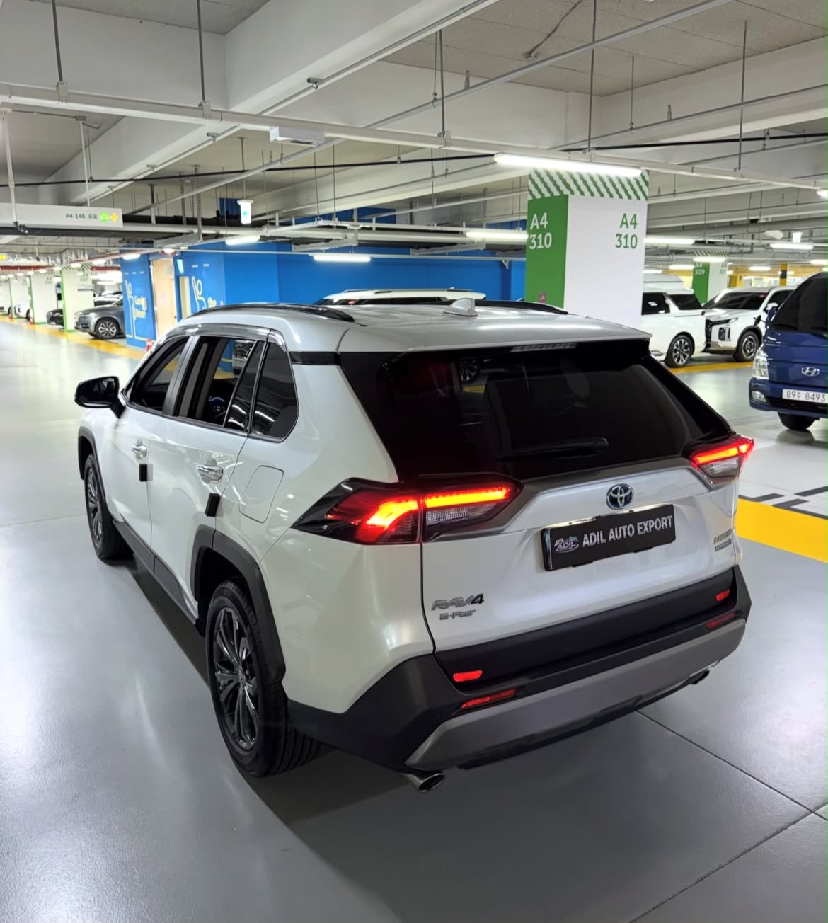 TOYOTA RAV4 LIMITED HYBRID 2023 – Image 13