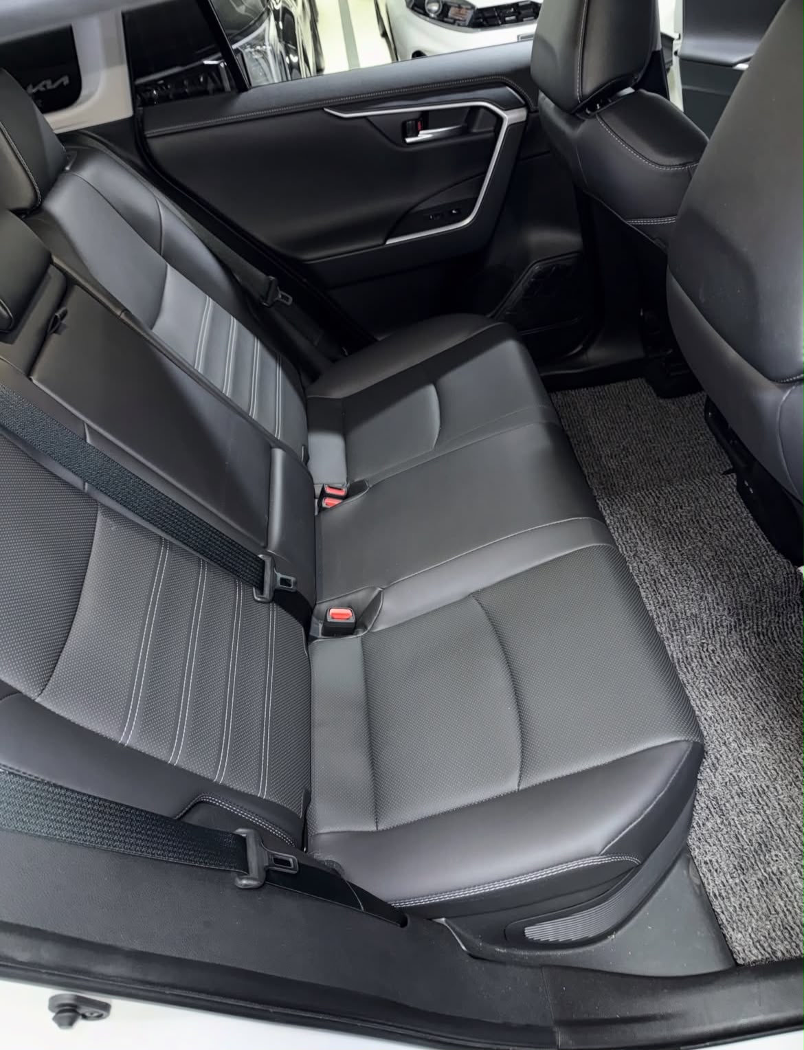 TOYOTA RAV4 LIMITED HYBRID 2023 – Image 12