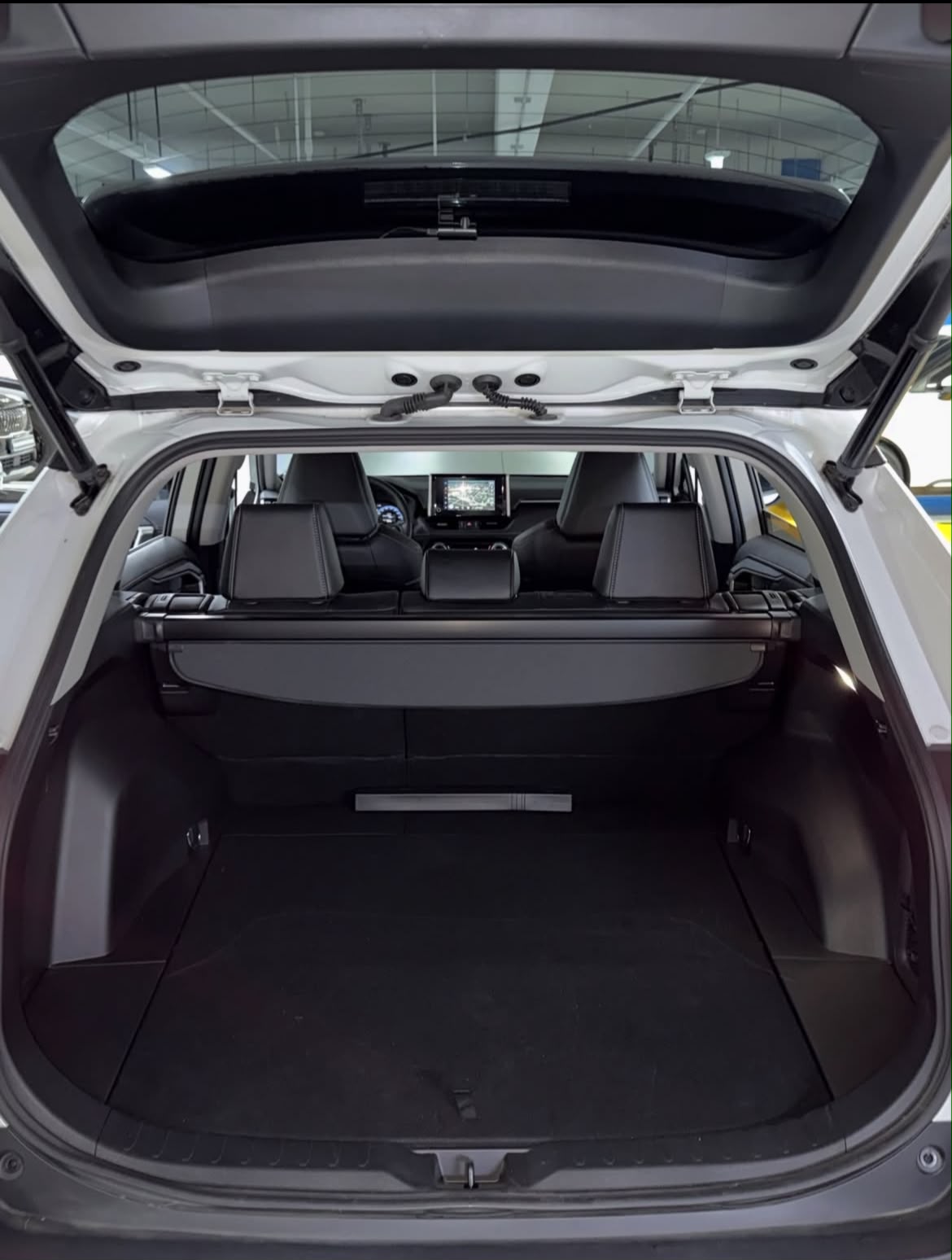 TOYOTA RAV4 LIMITED HYBRID 2023 – Image 10