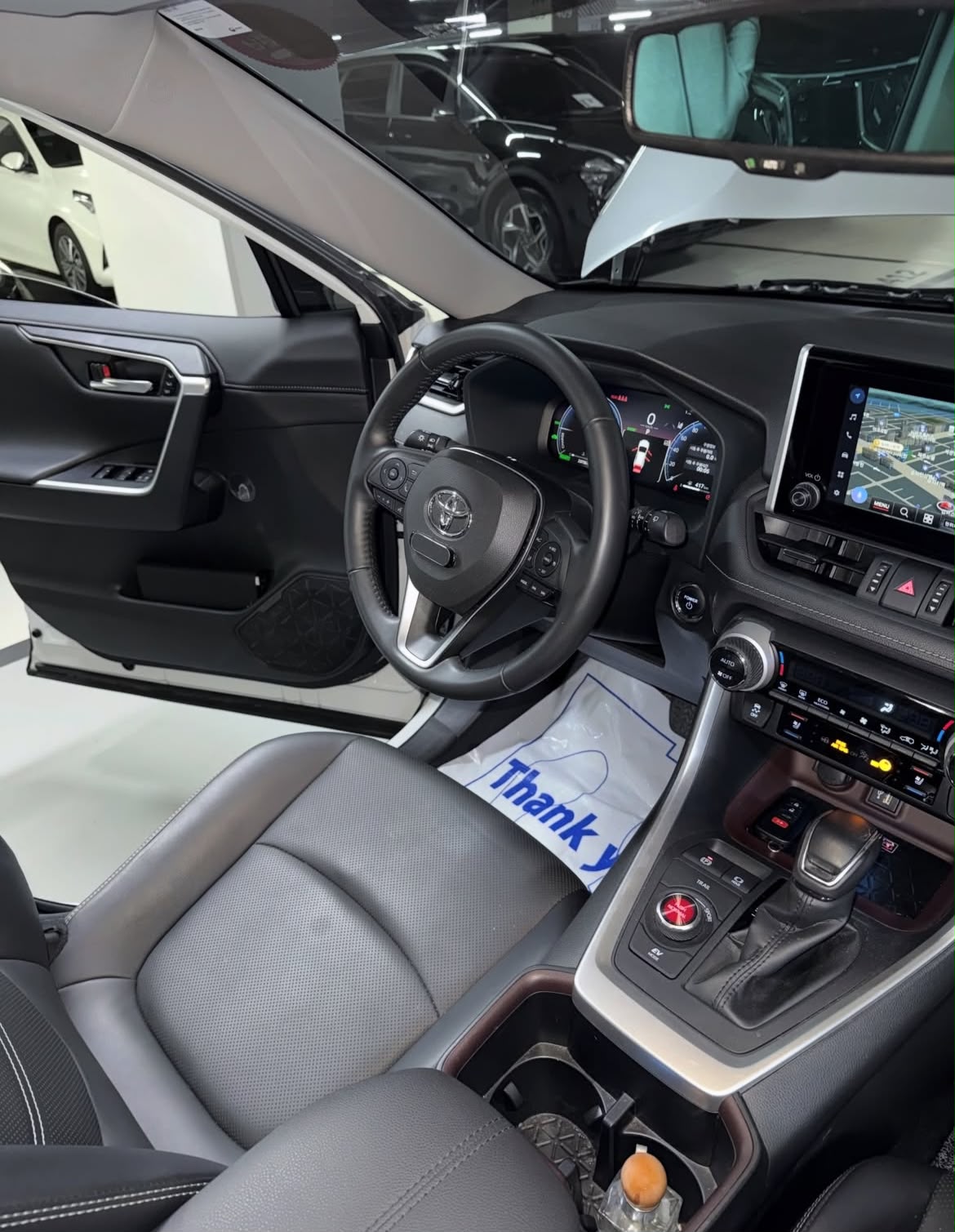 TOYOTA RAV4 LIMITED HYBRID 2023 – Image 4