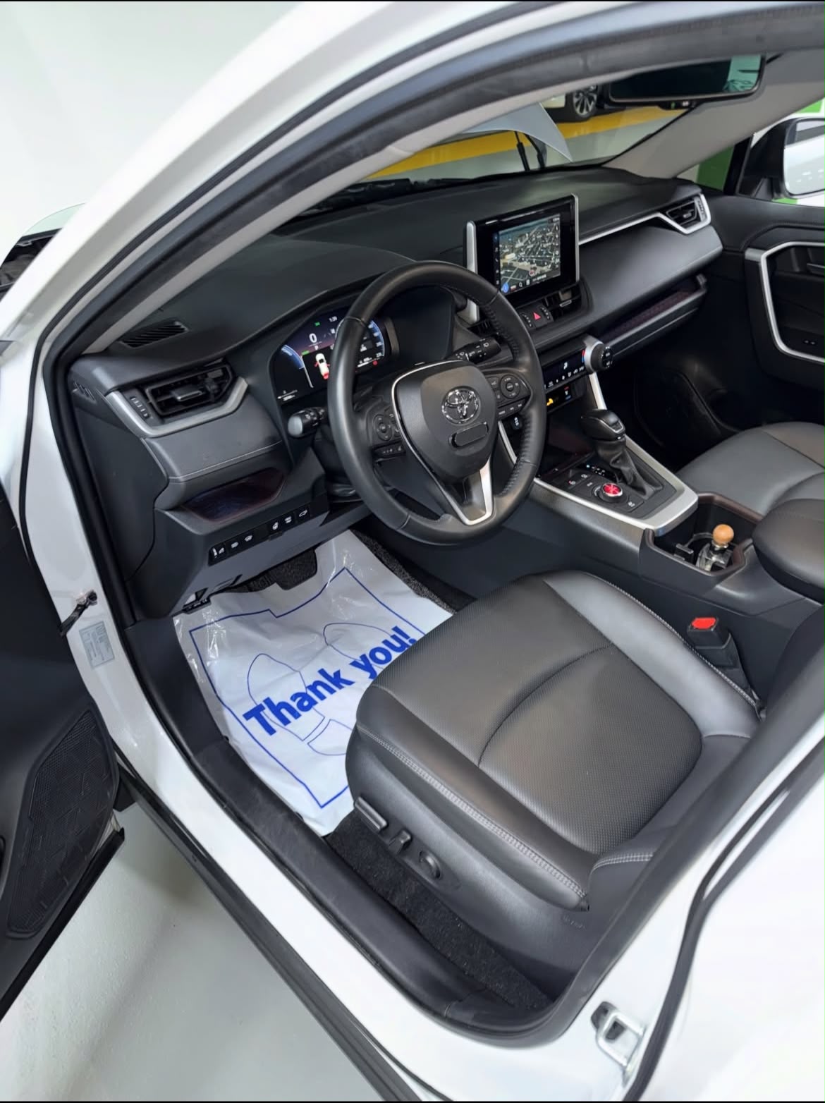 TOYOTA RAV4 LIMITED HYBRID 2023 – Image 6
